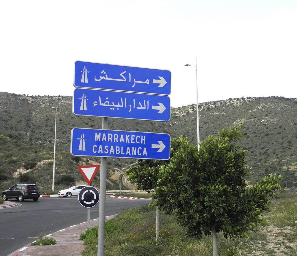 Agadir - Wegweiser zur Autobahn nach Marrakech